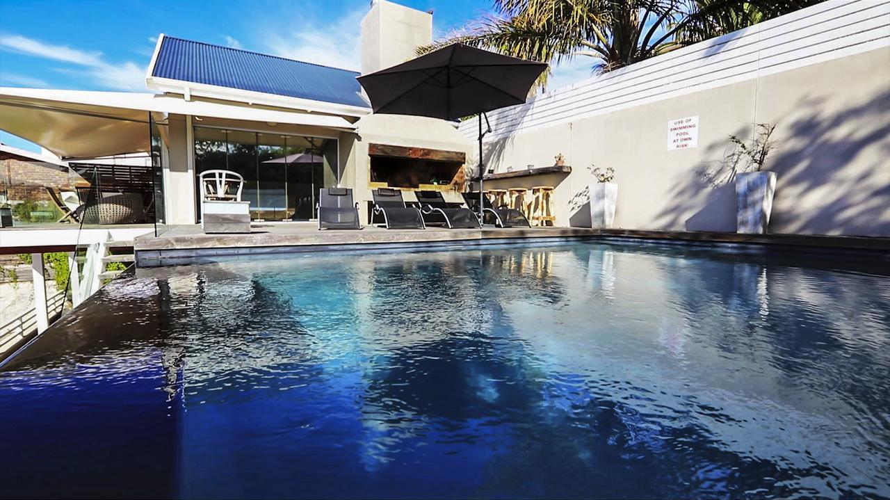 94 On Rodger Hotel Mosselbaai Buitenkant foto