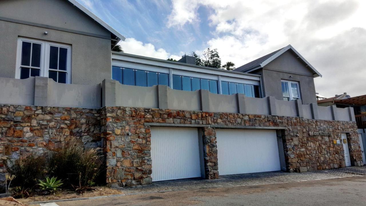 94 On Rodger Hotel Mosselbaai Buitenkant foto
