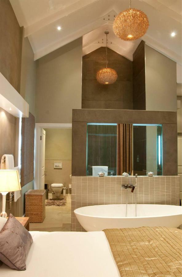 94 On Rodger Hotel Mosselbaai Buitenkant foto